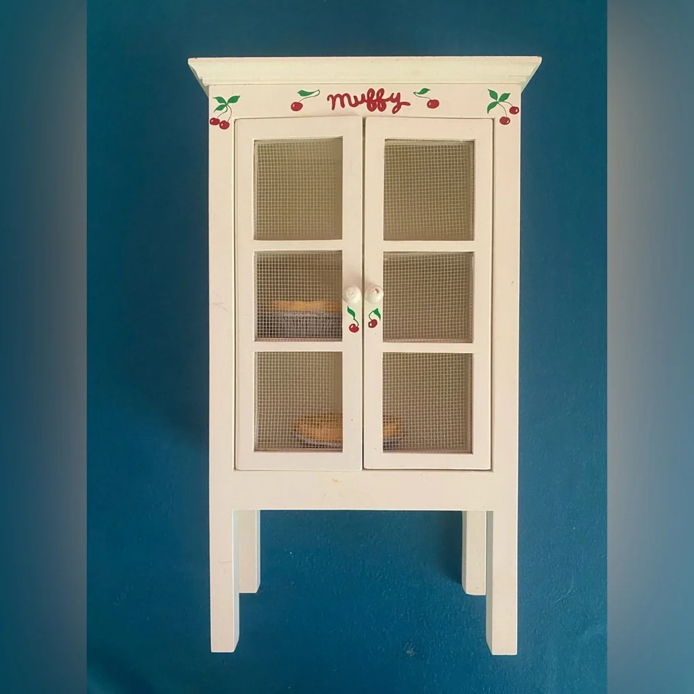 Muffy Vanderbear Cherry Hutch Cabinet Pie Wood Dollhouse Furniture 2 Cherry Pies - Picture 5 of 7